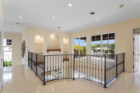 House in Coral Gables, Florida 5 bedrooms, 380.53 sq.m. № 1599087 - photo 29