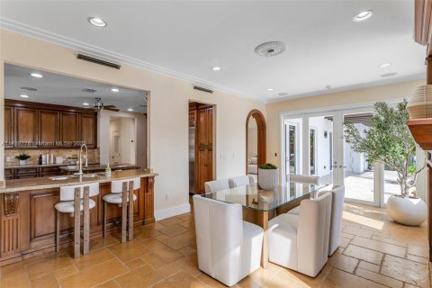 House in Coral Gables, Florida 5 bedrooms, 380.53 sq.m. № 1599087 - photo 21