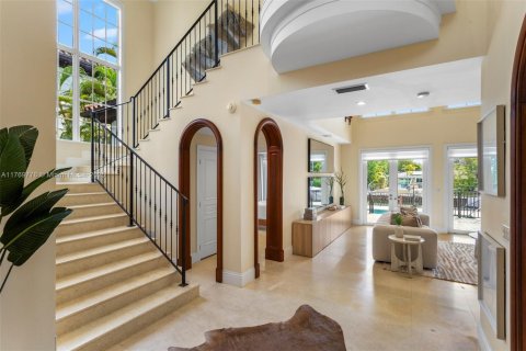 House in Coral Gables, Florida 5 bedrooms, 380.53 sq.m. № 1599087 - photo 10