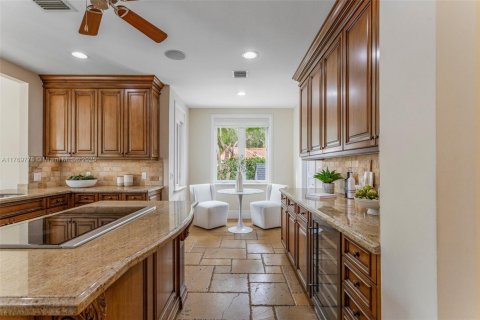 House in Coral Gables, Florida 5 bedrooms, 380.53 sq.m. № 1599087 - photo 27