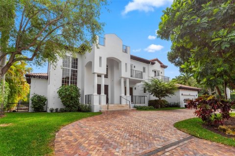 House in Coral Gables, Florida 5 bedrooms, 380.53 sq.m. № 1599087 - photo 1