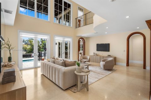 House in Coral Gables, Florida 5 bedrooms, 380.53 sq.m. № 1599087 - photo 12