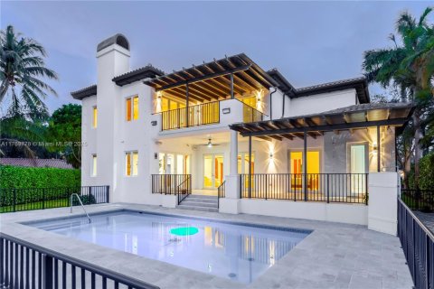 House in Coral Gables, Florida 5 bedrooms, 380.53 sq.m. № 1599087 - photo 7