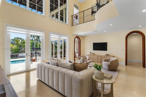House in Coral Gables, Florida 5 bedrooms, 380.53 sq.m. № 1599087 - photo 14