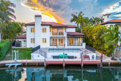 House in Coral Gables, Florida 5 bedrooms, 380.53 sq.m. № 1599087 - photo 2