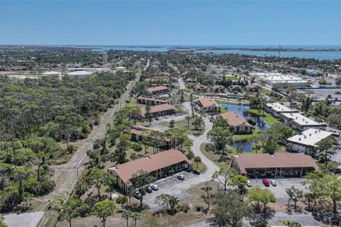 Condo in Englewood, Florida, 2 bedrooms  № 2094835 - photo 27