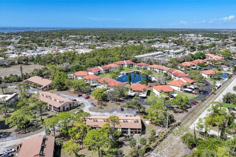 Condo in Englewood, Florida, 2 bedrooms  № 2094835 - photo 28