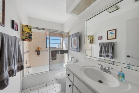 Condo in Englewood, Florida, 2 bedrooms  № 2094835 - photo 19