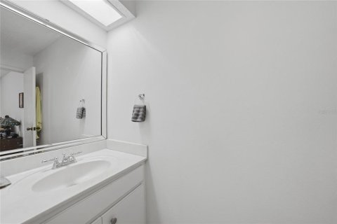 Condo in Englewood, Florida, 2 bedrooms  № 2094835 - photo 16