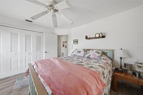 Condo in Englewood, Florida, 2 bedrooms  № 2094835 - photo 18
