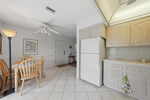 Condo in Englewood, Florida, 2 bedrooms  № 2094835 - photo 8