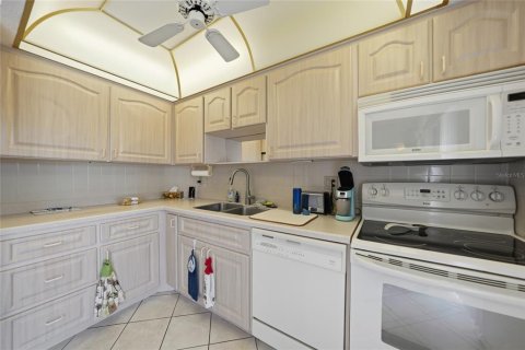 Condo in Englewood, Florida, 2 bedrooms  № 2094835 - photo 10