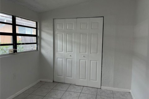 Copropriété à louer à Hollywood, Floride: 2 chambres, 199.09 m2 № 1926406 - photo 3
