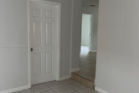 Copropriété à louer à Hollywood, Floride: 2 chambres, 199.09 m2 № 1926406 - photo 1