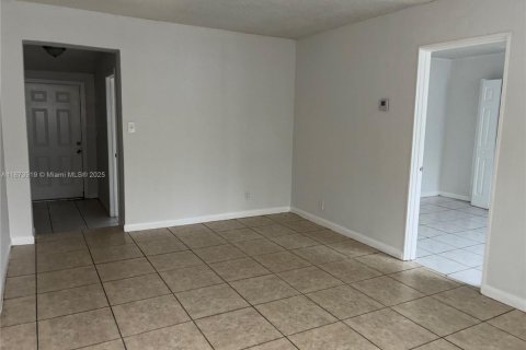 Copropriété à louer à Hollywood, Floride: 2 chambres, 199.09 m2 № 1926406 - photo 6
