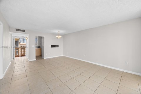 Condominio en venta en Aventura, Florida, 1 dormitorio, 72.46 m2 № 1977485 - foto 13