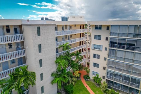 Condominio en venta en Aventura, Florida, 1 dormitorio, 72.46 m2 № 1977485 - foto 1