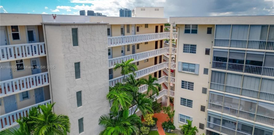 Condominio en Aventura, Florida, 1 dormitorio  № 1977485