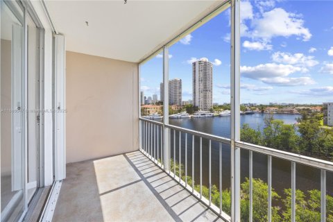 Condominio en venta en Aventura, Florida, 1 dormitorio, 72.46 m2 № 1977485 - foto 22