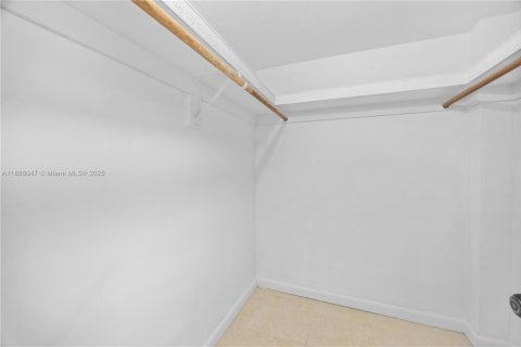 Condominio en venta en Aventura, Florida, 1 dormitorio, 72.46 m2 № 1977485 - foto 19