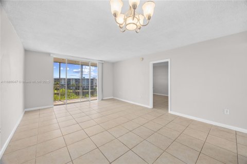 Condominio en venta en Aventura, Florida, 1 dormitorio, 72.46 m2 № 1977485 - foto 11