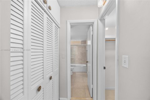 Condominio en venta en Aventura, Florida, 1 dormitorio, 72.46 m2 № 1977485 - foto 18
