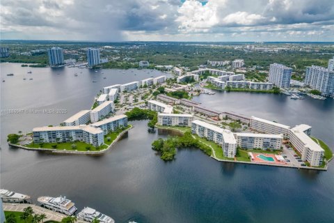 Condominio en venta en Aventura, Florida, 1 dormitorio, 72.46 m2 № 1977485 - foto 24