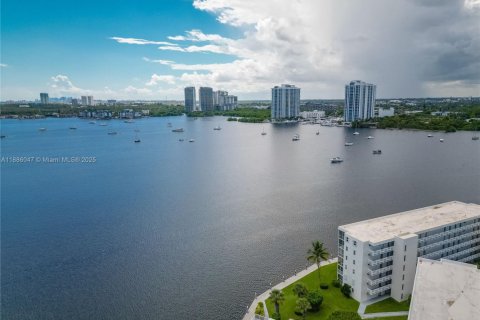 Condominio en venta en Aventura, Florida, 1 dormitorio, 72.46 m2 № 1977485 - foto 26