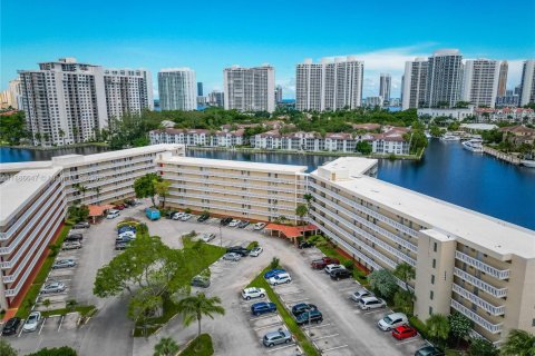 Condominio en venta en Aventura, Florida, 1 dormitorio, 72.46 m2 № 1977485 - foto 3