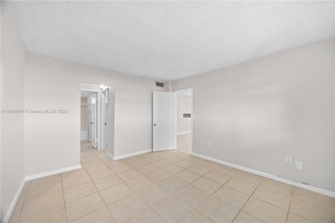 Condominio en venta en Aventura, Florida, 1 dormitorio, 72.46 m2 № 1977485 - foto 16