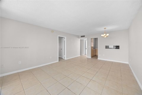 Condominio en venta en Aventura, Florida, 1 dormitorio, 72.46 m2 № 1977485 - foto 12
