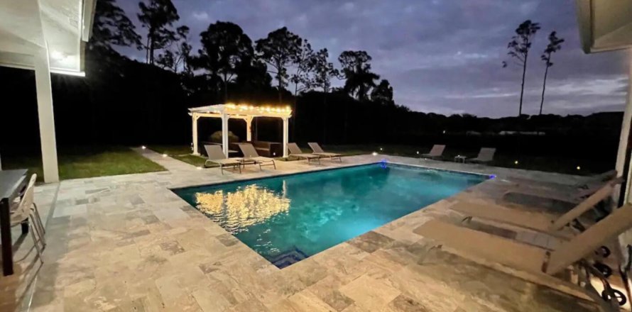 House in West Palm Beach, Florida 8 bedrooms, 334.54 sq.m. № 1171355