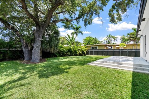 House in Miami, Florida 4 bedrooms, 167.04 sq.m. № 1923262 - photo 15