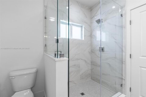 House in Miami, Florida 4 bedrooms, 167.04 sq.m. № 1923262 - photo 9