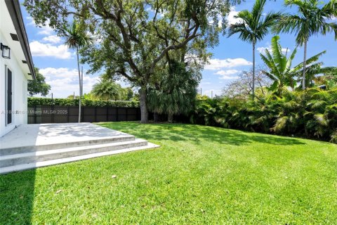 House in Miami, Florida 4 bedrooms, 167.04 sq.m. № 1923262 - photo 16