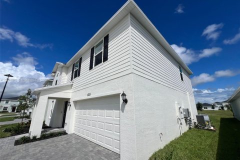 House in Port St. Lucie, Florida 5 bedrooms, 236.9 sq.m. № 1941042 - photo 24