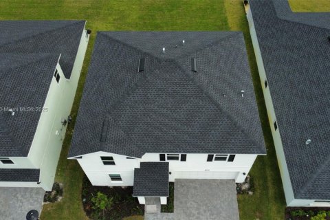 House in Port St. Lucie, Florida 5 bedrooms, 236.9 sq.m. № 1941042 - photo 27