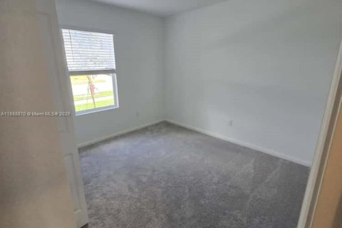 House in Port St. Lucie, Florida 5 bedrooms, 236.9 sq.m. № 1941042 - photo 7