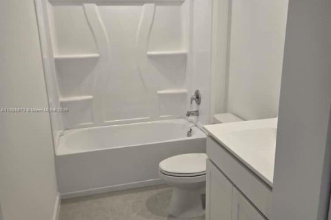 House in Port St. Lucie, Florida 5 bedrooms, 236.9 sq.m. № 1941042 - photo 8