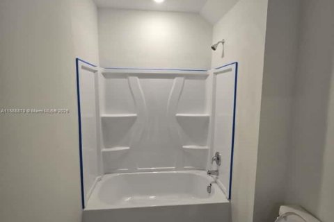 House in Port St. Lucie, Florida 5 bedrooms, 236.9 sq.m. № 1941042 - photo 12