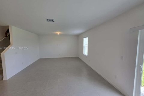 House in Port St. Lucie, Florida 5 bedrooms, 236.9 sq.m. № 1941042 - photo 6