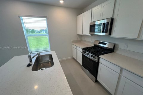 House in Port St. Lucie, Florida 5 bedrooms, 236.9 sq.m. № 1941042 - photo 5