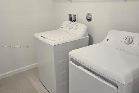 House in Port St. Lucie, Florida 5 bedrooms, 236.9 sq.m. № 1941042 - photo 14