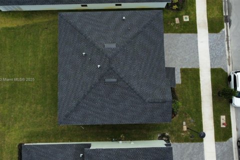 House in Port St. Lucie, Florida 5 bedrooms, 236.9 sq.m. № 1941042 - photo 18