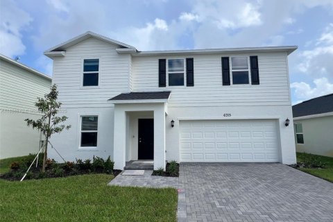 House in Port St. Lucie, Florida 5 bedrooms, 236.9 sq.m. № 1941042 - photo 25
