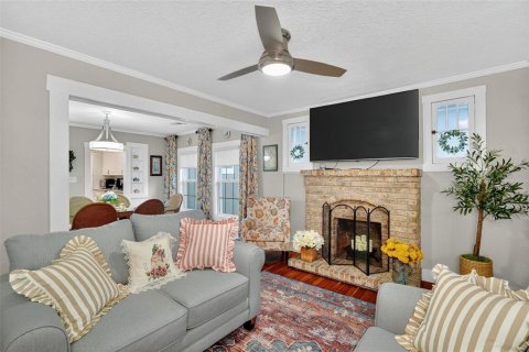 House in Mount Dora, Florida 4 bedrooms, 156.08 sq.m. № 2197999 - photo 13