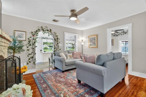 House in Mount Dora, Florida 4 bedrooms, 156.08 sq.m. № 2197999 - photo 14