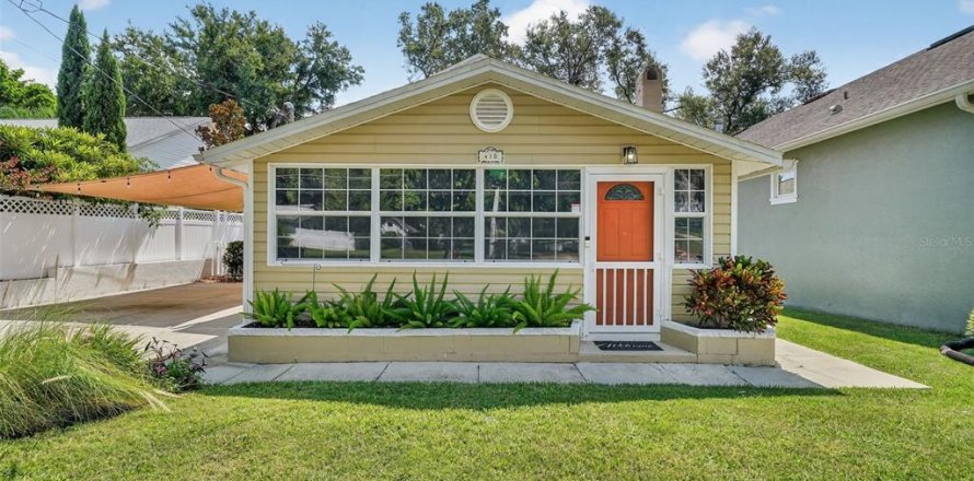 House in Mount Dora, Florida 4 bedrooms, 156.08 sq.m. № 2197999