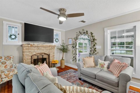 House in Mount Dora, Florida 4 bedrooms, 156.08 sq.m. № 2197999 - photo 15