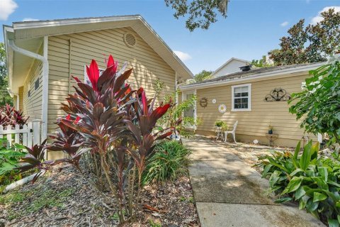House in Mount Dora, Florida 4 bedrooms, 156.08 sq.m. № 2197999 - photo 6